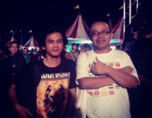 Penyair Rendy Jean Satria dan Adew Habsta. (Foto: Zulkifli Songyanan)