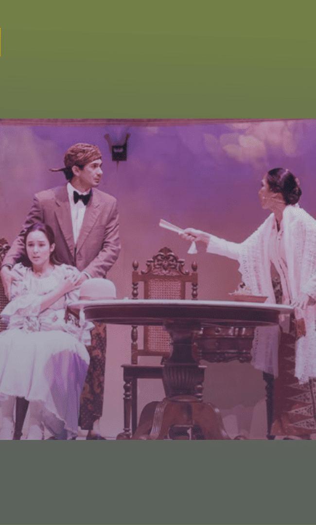 Bunga Penutup Abad, pementasan teater.