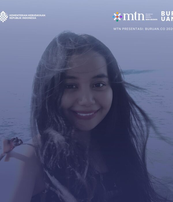 Foto Iin Farliani, penulis cerpen, dimuat di Buruan.co, berfose dengan rambut tergerai